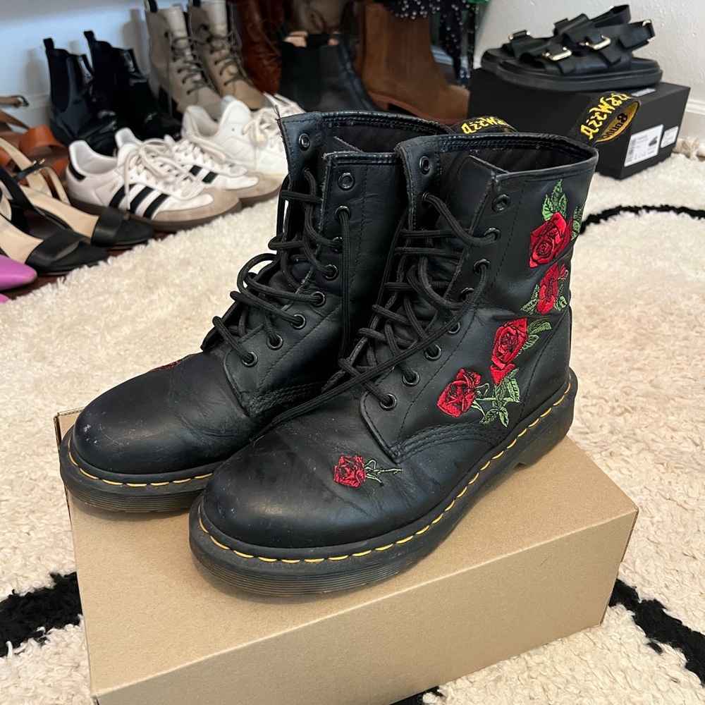 DOC MARTENS - 1460 VONDA FLORAL LEATHER LACE UP BOOTS - Size 8, EU 39